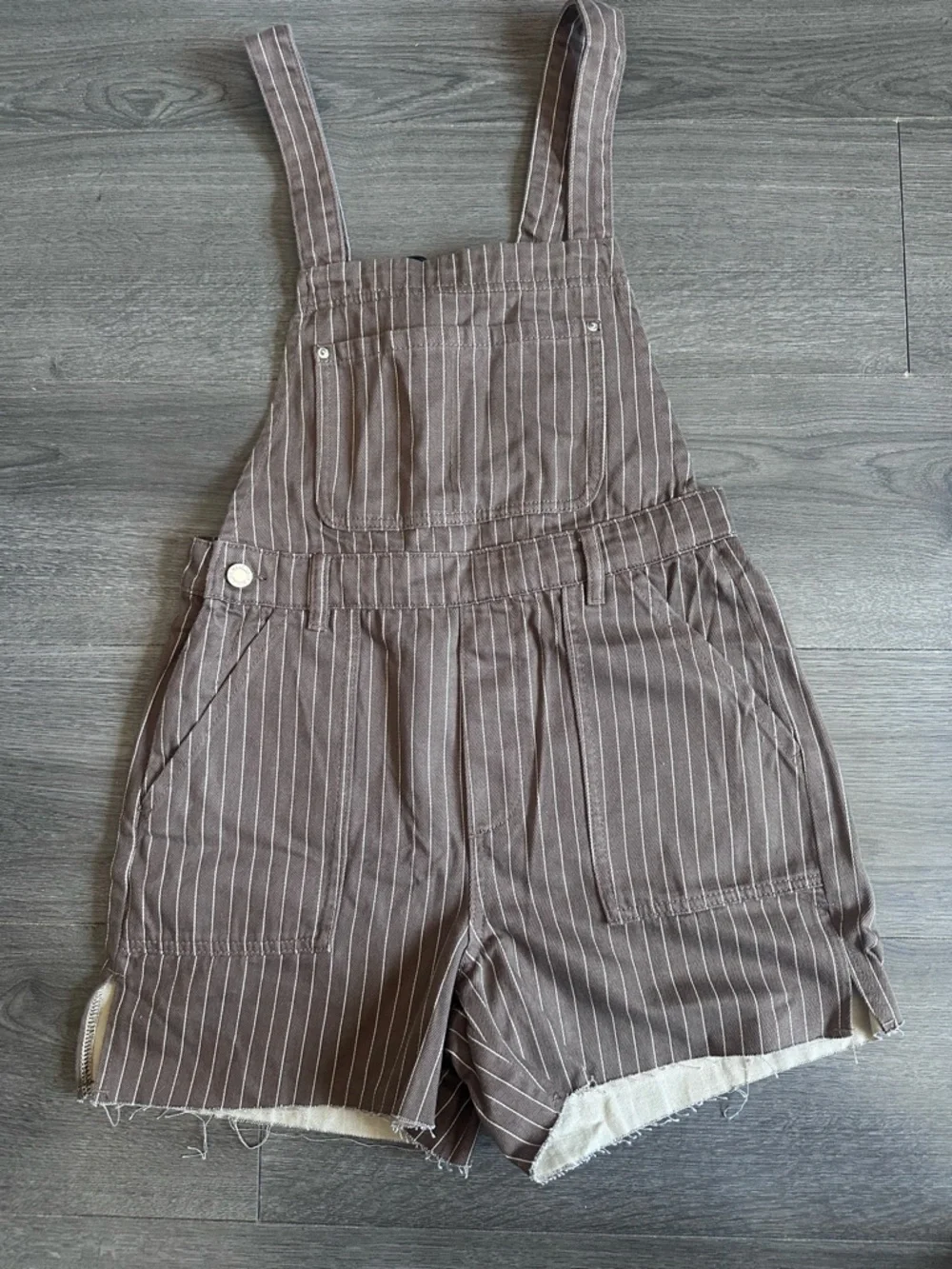 WeWoreWhat Overall Short with side slits - Picture 4 of 8